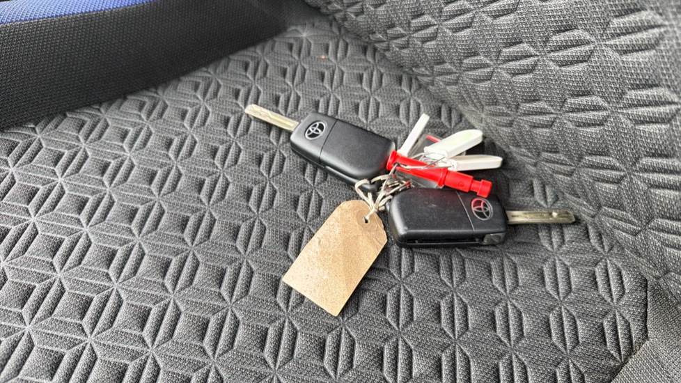 Toyota Aygo X 1.0 VVT-i Edge 5dr Auto Petrol Hatchback - Image 27