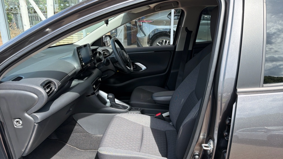 Toyota Yaris 1.5 Hybrid Design 5dr CVT Hybrid Hatchback - Image 5