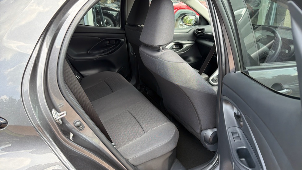 Toyota Yaris 1.5 Hybrid Design 5dr CVT Hybrid Hatchback - Image 8