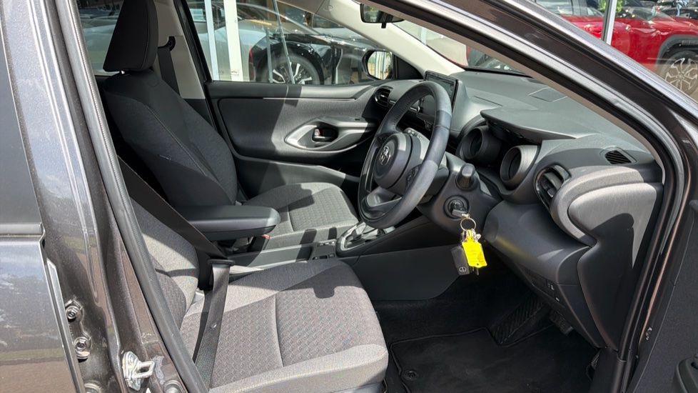 Toyota Yaris 1.5 Hybrid Design 5dr CVT Hybrid Hatchback - Image 12