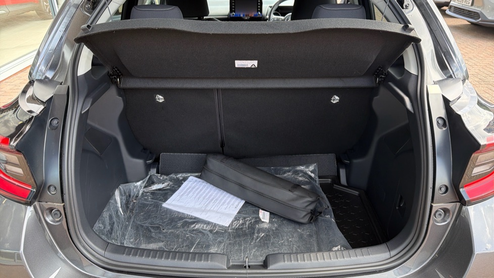 Toyota Yaris 1.5 Hybrid Design 5dr CVT Hybrid Hatchback - Image 13