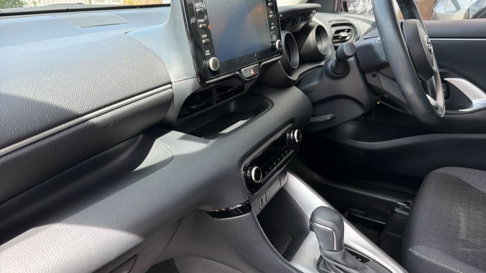 Toyota Yaris 1.5 Hybrid Design 5dr CVT Hybrid Hatchback - Image 16