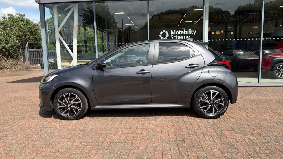 Toyota Yaris 1.5 Hybrid Design 5dr CVT Hybrid Hatchback - Image 24