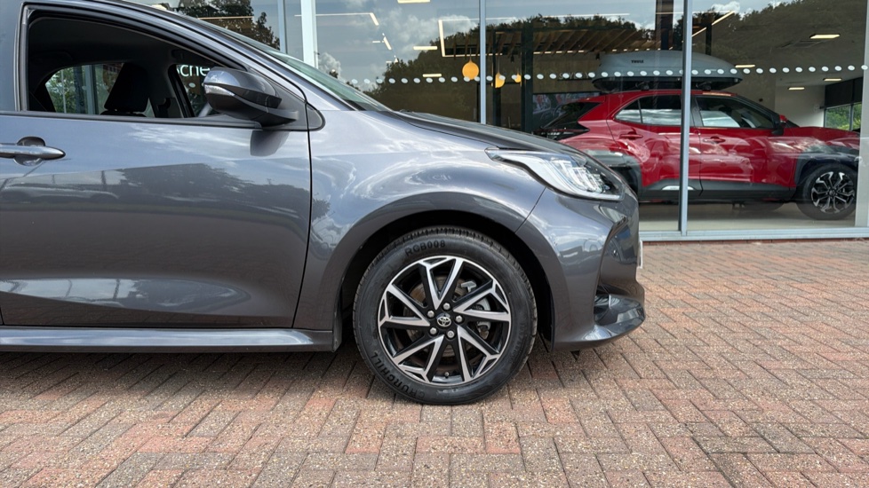 Toyota Yaris 1.5 Hybrid Design 5dr CVT Hybrid Hatchback - Image 25