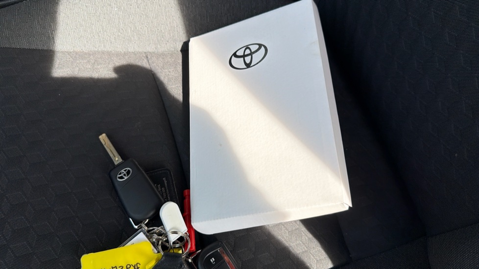 Toyota Yaris 1.5 Hybrid Design 5dr CVT Hybrid Hatchback - Image 27