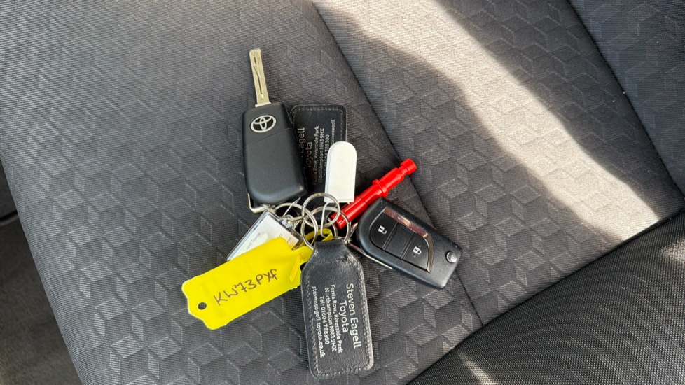 Toyota Yaris 1.5 Hybrid Design 5dr CVT Hybrid Hatchback - Image 28