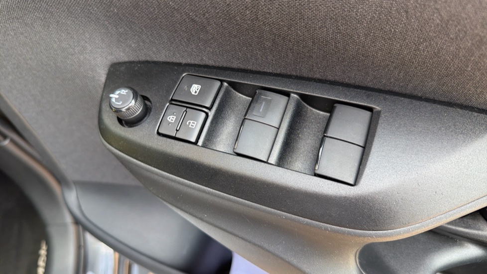 Toyota Yaris 1.5 Hybrid Design 5dr CVT Hybrid Hatchback - Image 35