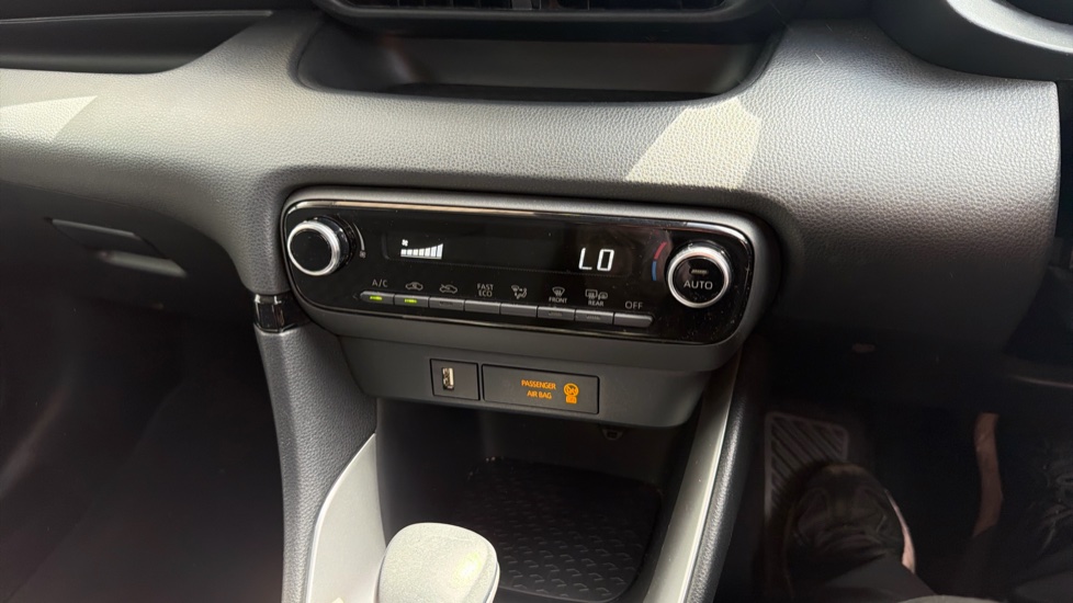 Toyota Yaris 1.5 Hybrid Design 5dr CVT Hybrid Hatchback - Image 38