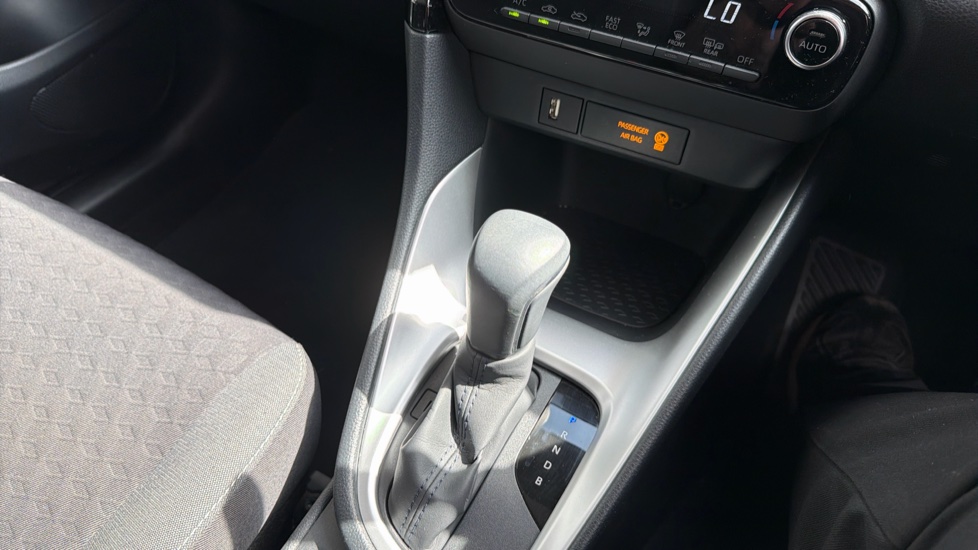 Toyota Yaris 1.5 Hybrid Design 5dr CVT Hybrid Hatchback - Image 39