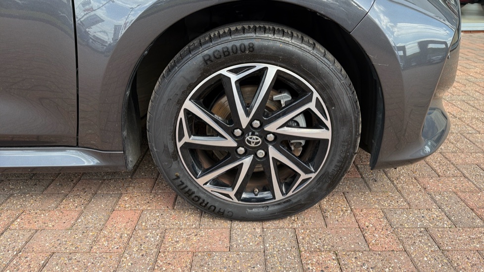Toyota Yaris 1.5 Hybrid Design 5dr CVT Hybrid Hatchback - Image 40