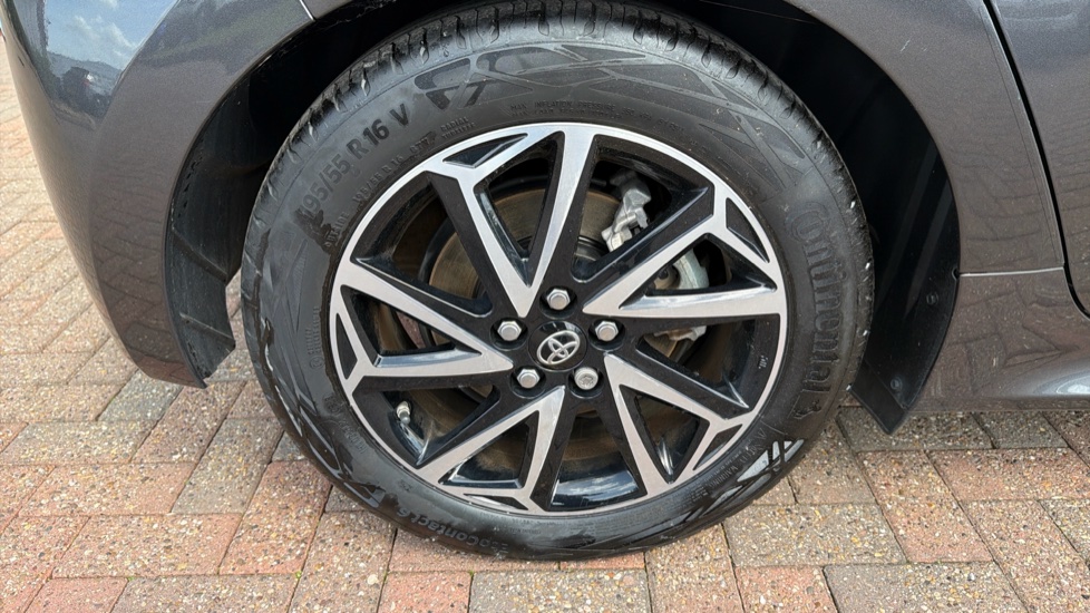 Toyota Yaris 1.5 Hybrid Design 5dr CVT Hybrid Hatchback - Image 41
