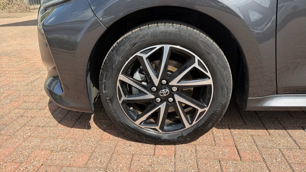 Toyota Yaris 1.5 Hybrid Design 5dr CVT Hybrid Hatchback - Image 42