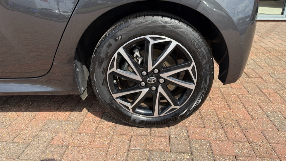 Toyota Yaris 1.5 Hybrid Design 5dr CVT Hybrid Hatchback - Image 43
