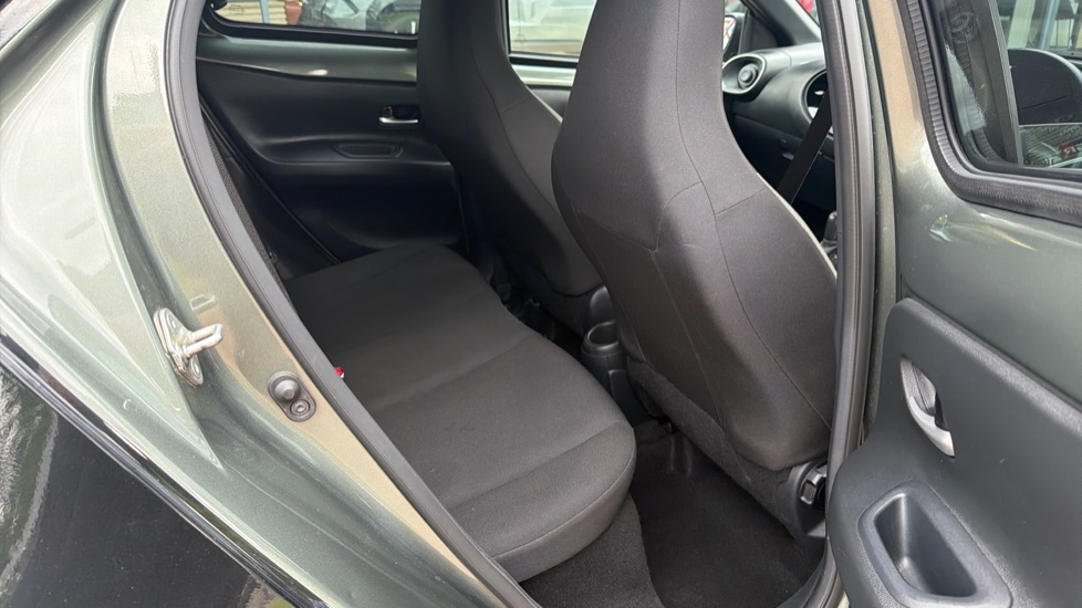 Toyota Aygo X 1.0 VVT-i Edge 5dr Auto Petrol Hatchback - Image 8
