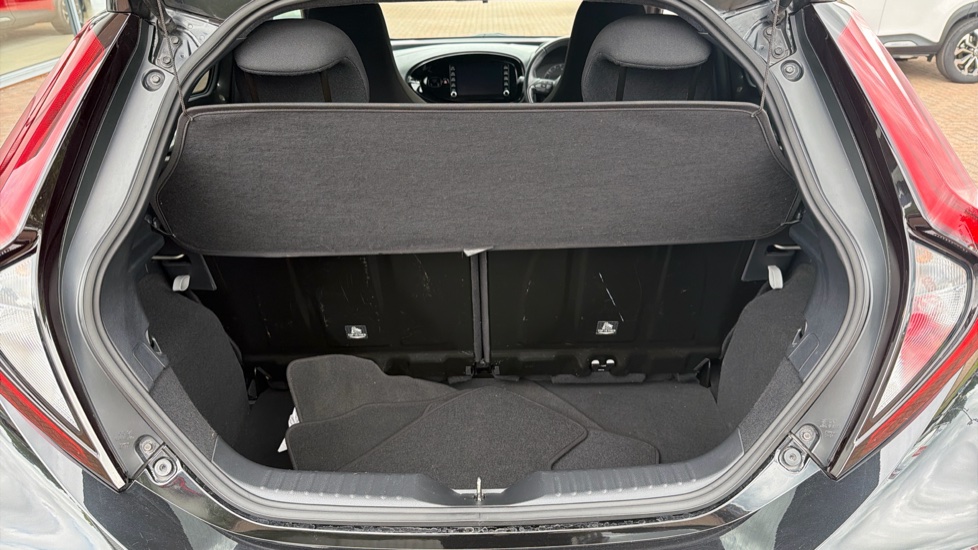Toyota Aygo X 1.0 VVT-i Edge 5dr Auto Petrol Hatchback - Image 13