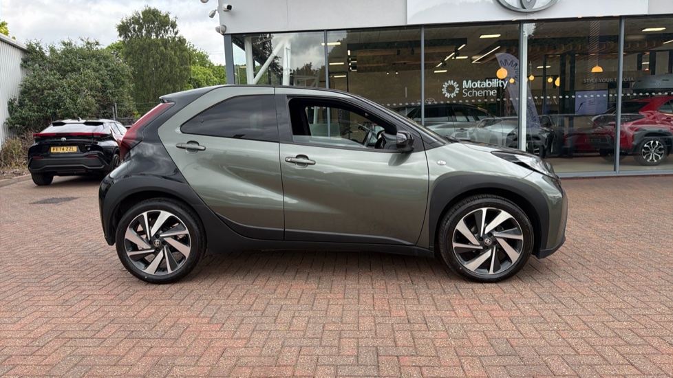 Toyota Aygo X 1.0 VVT-i Edge 5dr Auto Petrol Hatchback - Image 23