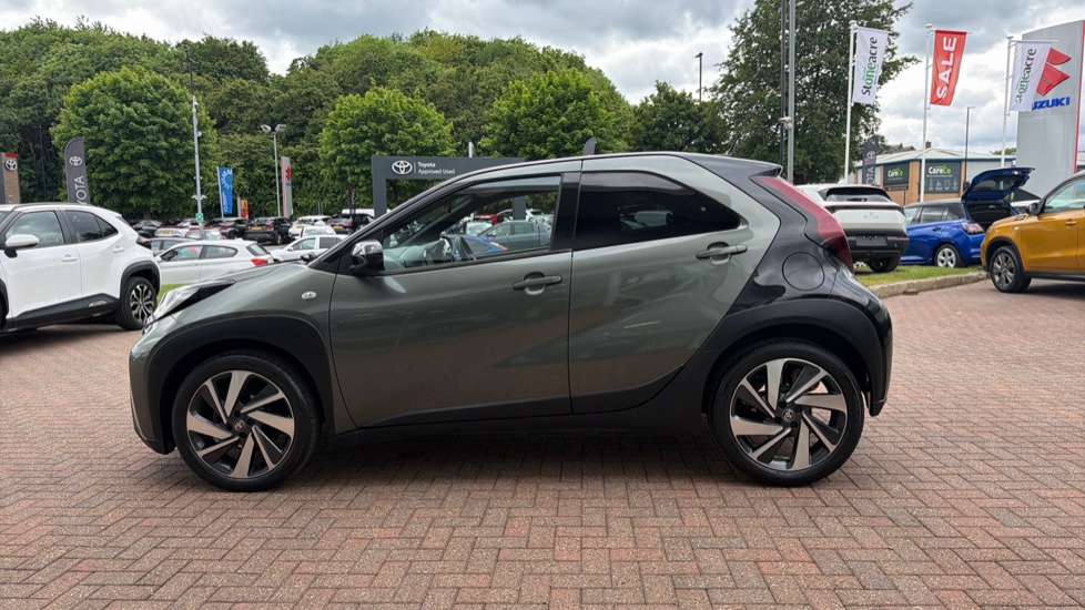 Toyota Aygo X 1.0 VVT-i Edge 5dr Auto Petrol Hatchback - Image 24