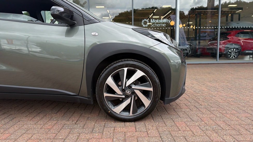 Toyota Aygo X 1.0 VVT-i Edge 5dr Auto Petrol Hatchback - Image 25