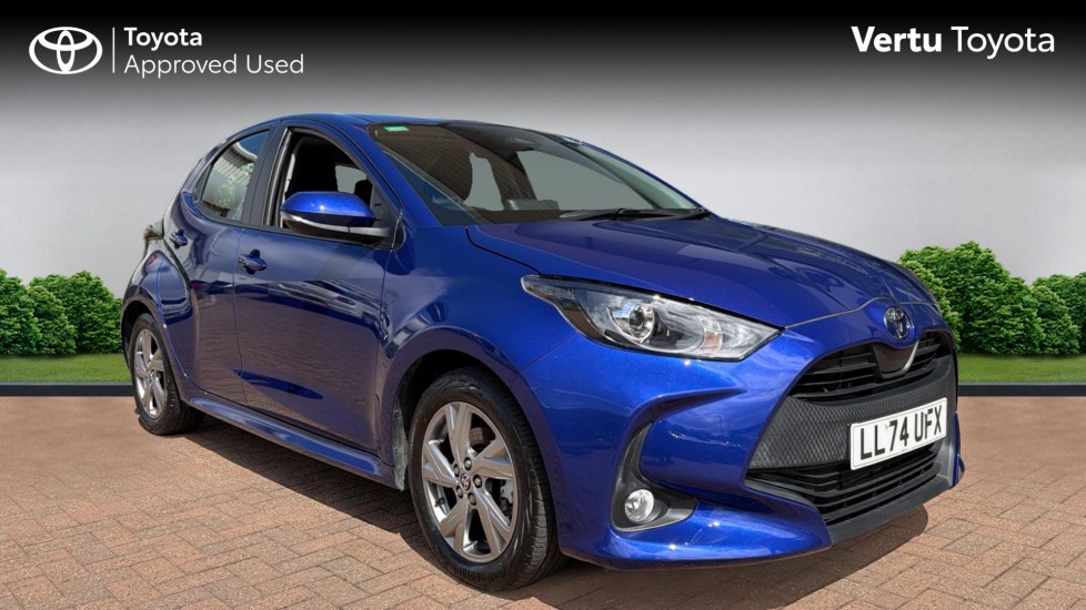 Toyota Yaris 1.5 Hybrid Icon 5dr CVT Hybrid Hatchback - Image 1