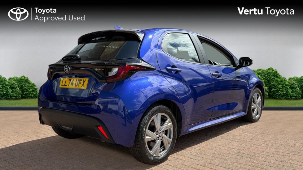 Toyota Yaris 1.5 Hybrid Icon 5dr CVT Hybrid Hatchback - Image 2