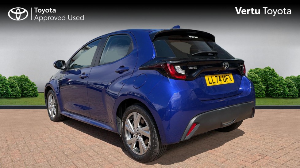 Toyota Yaris 1.5 Hybrid Icon 5dr CVT Hybrid Hatchback - Image 4