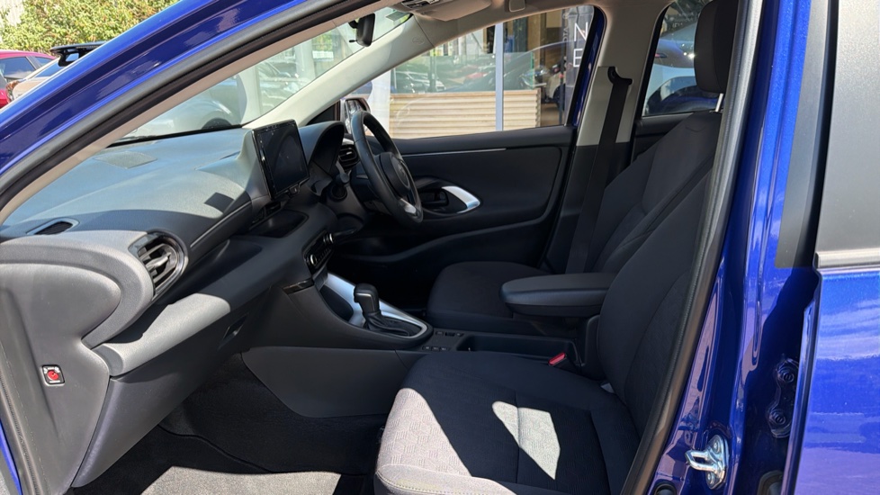 Toyota Yaris 1.5 Hybrid Icon 5dr CVT Hybrid Hatchback - Image 5