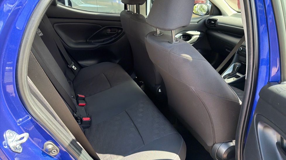 Toyota Yaris 1.5 Hybrid Icon 5dr CVT Hybrid Hatchback - Image 8