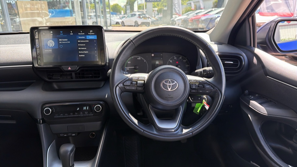 Toyota Yaris 1.5 Hybrid Icon 5dr CVT Hybrid Hatchback - Image 10