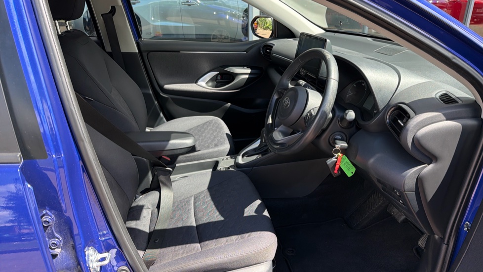 Toyota Yaris 1.5 Hybrid Icon 5dr CVT Hybrid Hatchback - Image 12