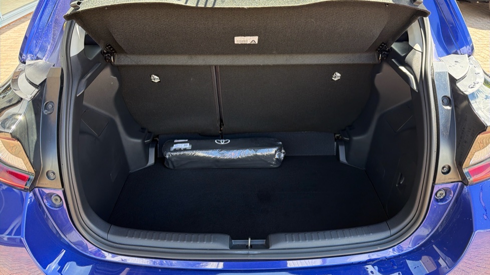 Toyota Yaris 1.5 Hybrid Icon 5dr CVT Hybrid Hatchback - Image 13