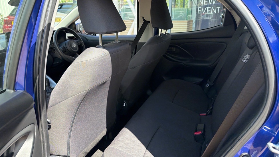 Toyota Yaris 1.5 Hybrid Icon 5dr CVT Hybrid Hatchback - Image 15