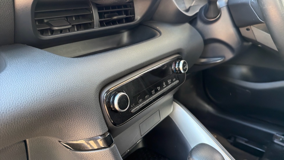 Toyota Yaris 1.5 Hybrid Icon 5dr CVT Hybrid Hatchback - Image 16