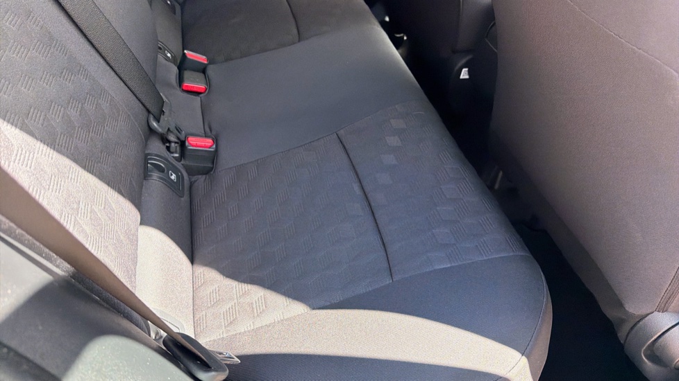 Toyota Yaris 1.5 Hybrid Icon 5dr CVT Hybrid Hatchback - Image 17