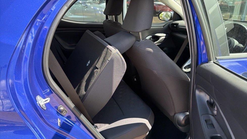 Toyota Yaris 1.5 Hybrid Icon 5dr CVT Hybrid Hatchback - Image 18