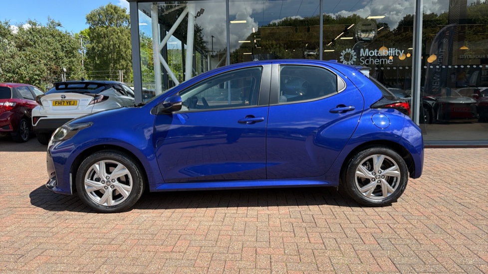 Toyota Yaris 1.5 Hybrid Icon 5dr CVT Hybrid Hatchback - Image 24
