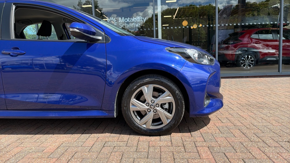 Toyota Yaris 1.5 Hybrid Icon 5dr CVT Hybrid Hatchback - Image 25