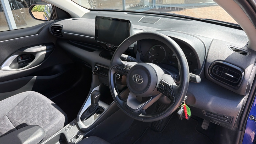 Toyota Yaris 1.5 Hybrid Icon 5dr CVT Hybrid Hatchback - Image 34