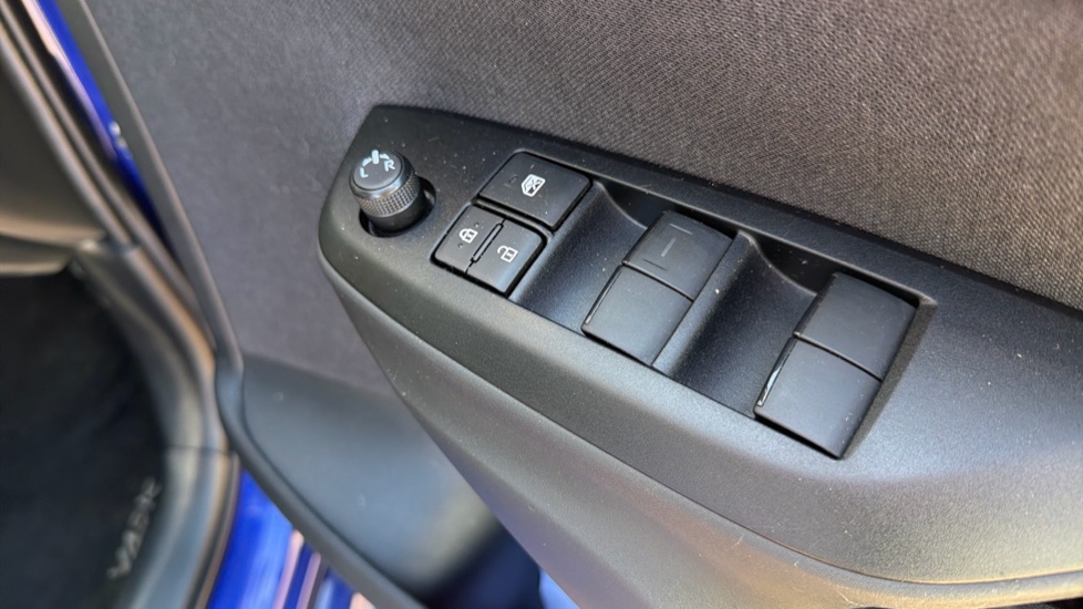 Toyota Yaris 1.5 Hybrid Icon 5dr CVT Hybrid Hatchback - Image 35