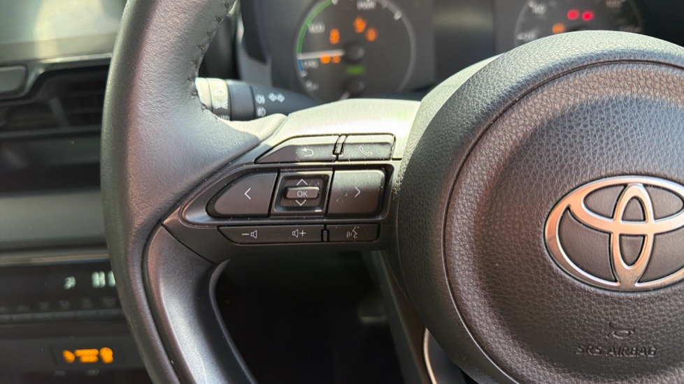 Toyota Yaris 1.5 Hybrid Icon 5dr CVT Hybrid Hatchback - Image 36