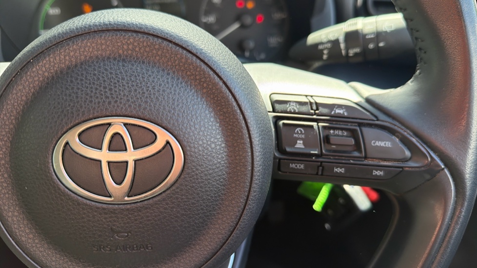 Toyota Yaris 1.5 Hybrid Icon 5dr CVT Hybrid Hatchback - Image 37