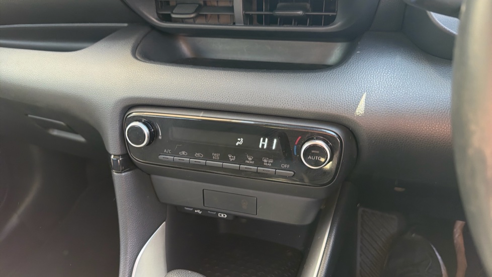 Toyota Yaris 1.5 Hybrid Icon 5dr CVT Hybrid Hatchback - Image 38