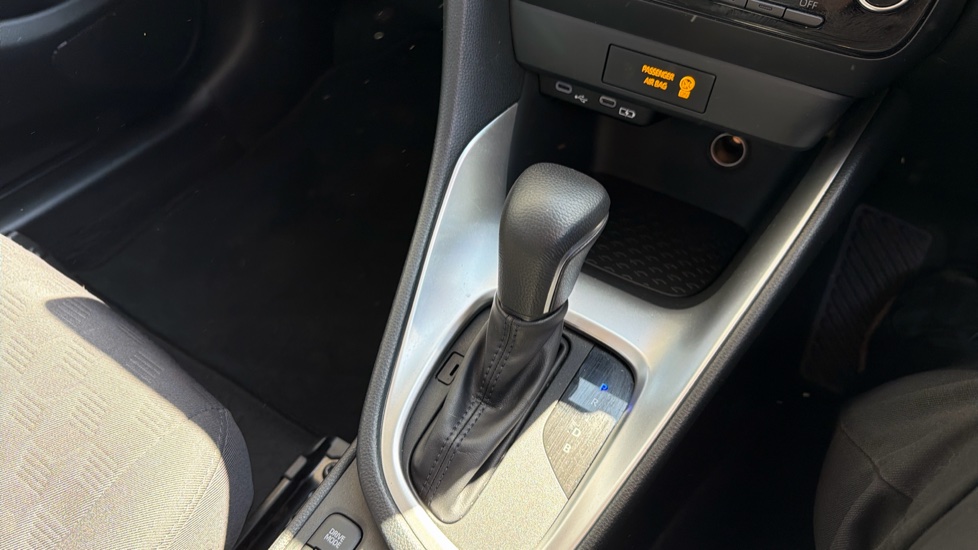 Toyota Yaris 1.5 Hybrid Icon 5dr CVT Hybrid Hatchback - Image 39