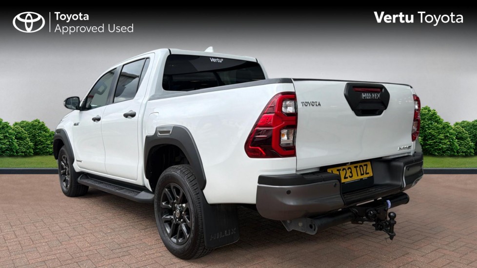 Toyota Hilux Diesel Invincible X D/Cab Pick Up 2.8 D-4D Auto - Image 4