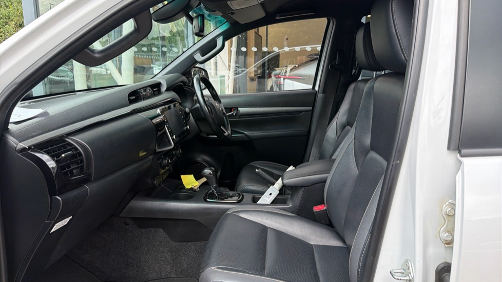 Toyota Hilux Diesel Invincible X D/Cab Pick Up 2.8 D-4D Auto - Image 5