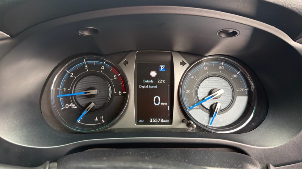 Toyota Hilux Diesel Invincible X D/Cab Pick Up 2.8 D-4D Auto - Image 11