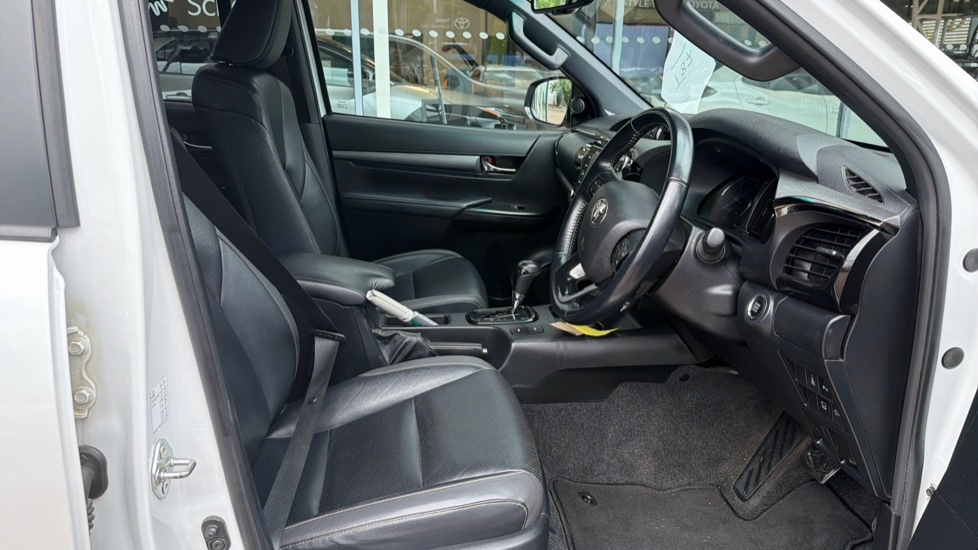 Toyota Hilux Diesel Invincible X D/Cab Pick Up 2.8 D-4D Auto - Image 12