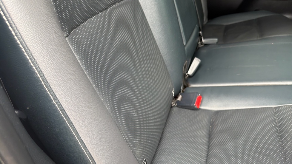 Toyota Hilux Diesel Invincible X D/Cab Pick Up 2.8 D-4D Auto - Image 14