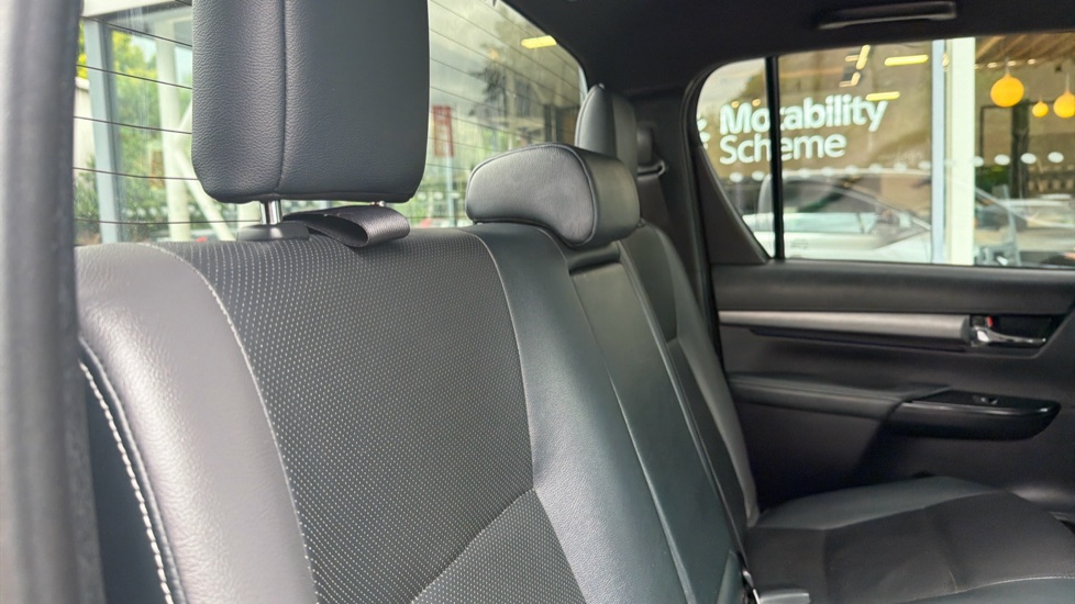 Toyota Hilux Diesel Invincible X D/Cab Pick Up 2.8 D-4D Auto - Image 18