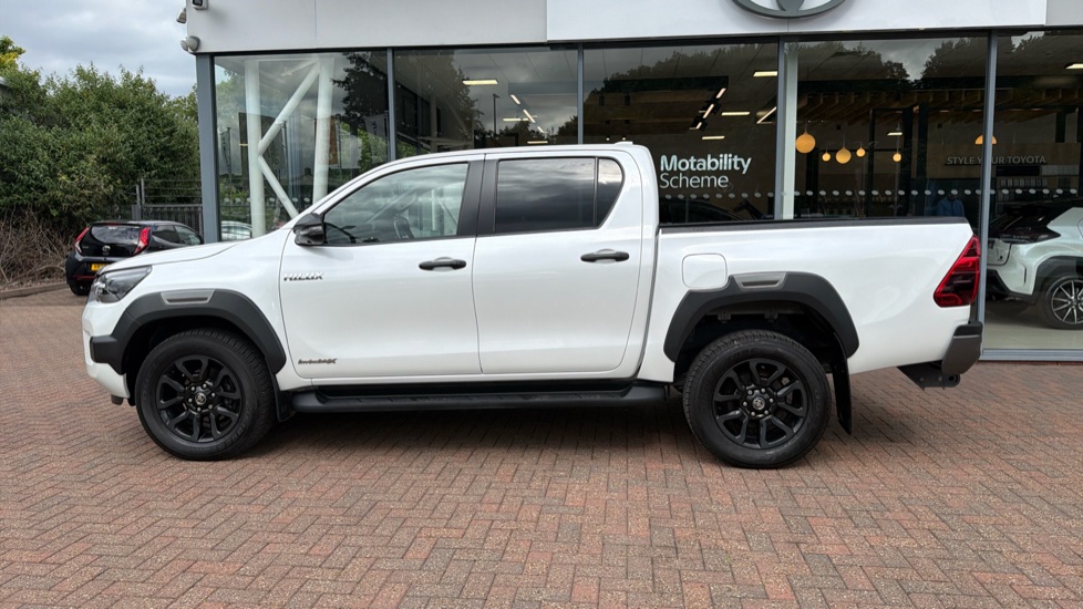 Toyota Hilux Diesel Invincible X D/Cab Pick Up 2.8 D-4D Auto - Image 24