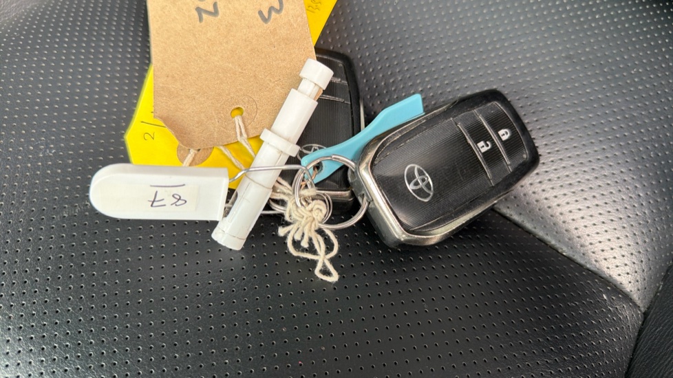 Toyota Hilux Diesel Invincible X D/Cab Pick Up 2.8 D-4D Auto - Image 28